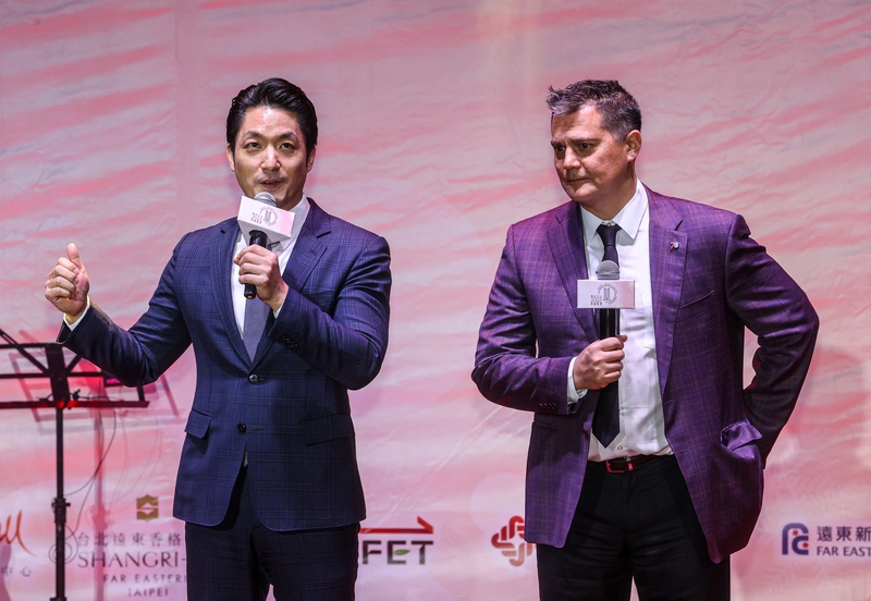 蔣萬安、徐國安出席遠東集團耶誕點燈儀式