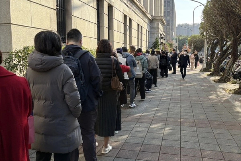 無畏歷史最高價　央行馬年套幣臨櫃開賣人氣爆棚