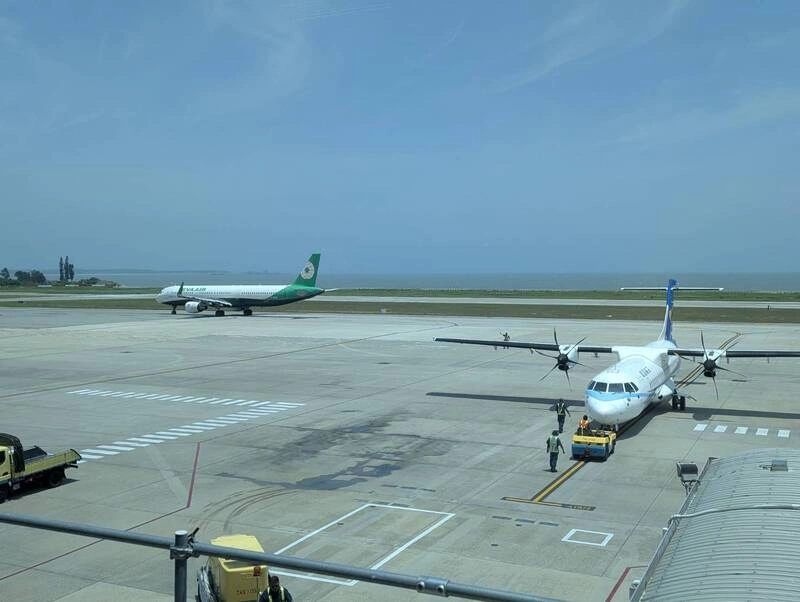 金門機場近300旅客已候補返台 近500旅客仍在等待
