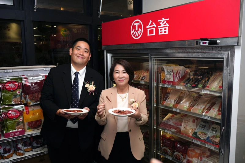 台畜肉品門市進駐屏東西市場　周春米試吃