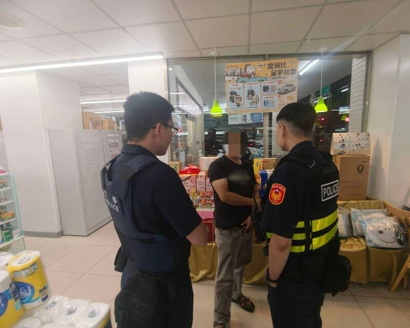 台中男陷台越跨國戀陷阱險寄金融卡　超商店員報警合力阻詐