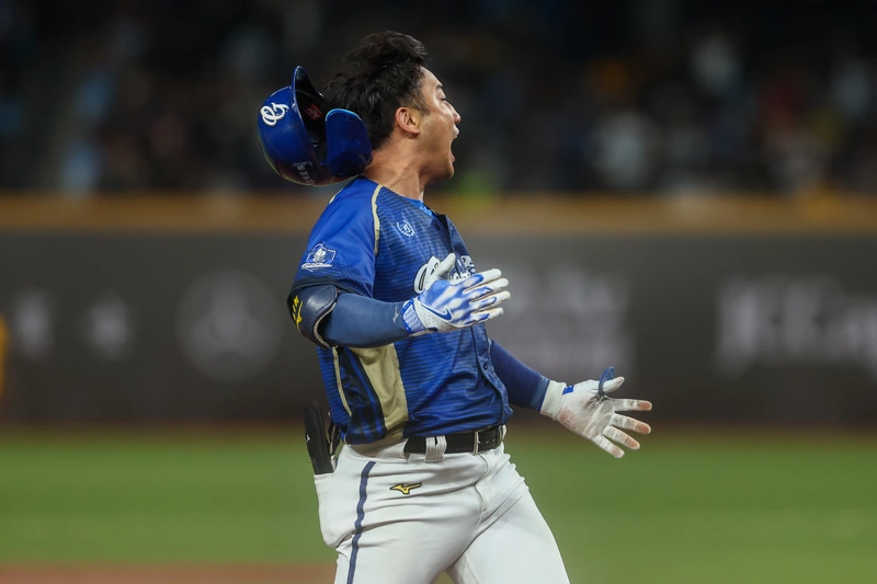 林書逸關鍵三壘打奪MVP　談家人支持哽咽