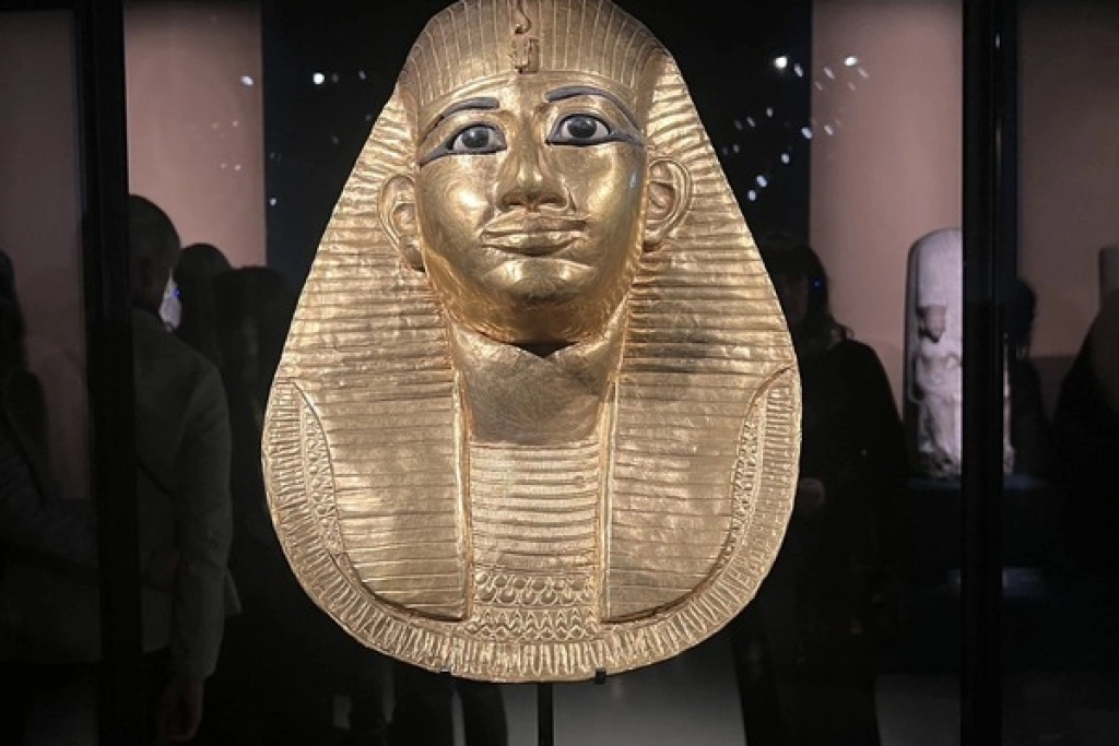 羅馬展出古埃及法老黃金面具