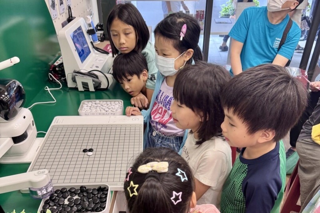 房仲化身變形金剛拚生存　推社區共享空間搏感情奏效