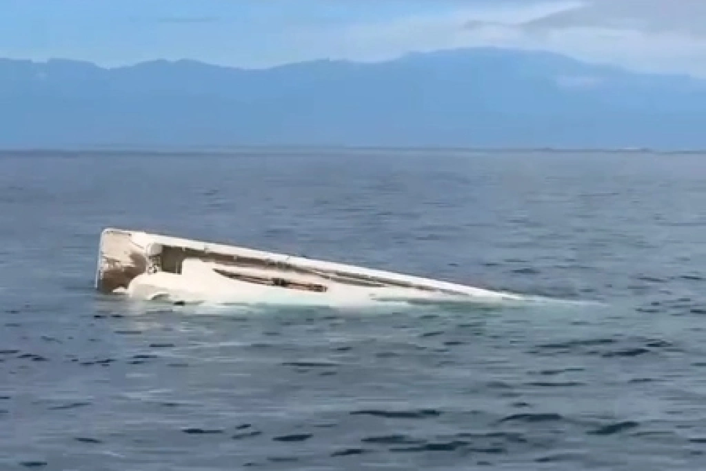 馬籍遊艇龜山島海域進水沉沒　海巡救回2人