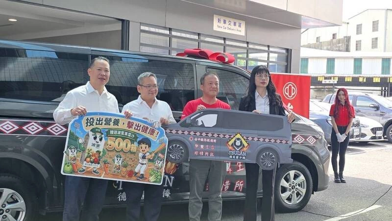 台中德芙蘭少棒奪世界冠軍　獲贈交通車解決訓練困境