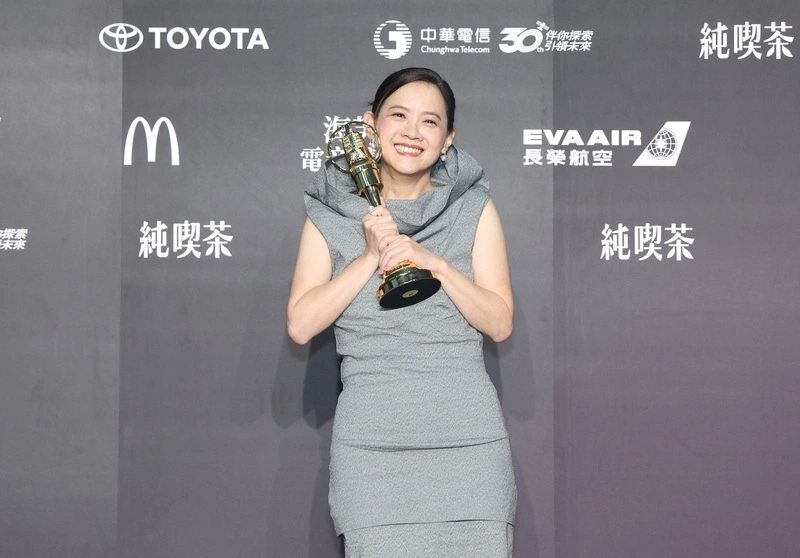 曾寶儀抱回生活風格主持人獎  自嘲有哭音太丟臉