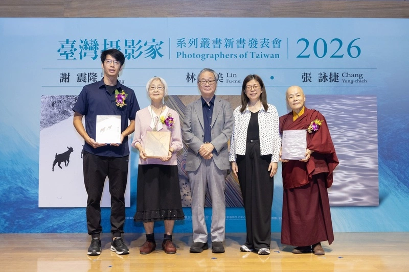 台灣攝影家叢書邁第9輯　凸顯女性視角紀錄