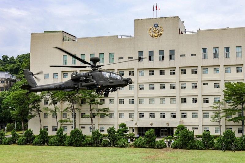 漢光42號演習 阿帕契直升機飛抵海巡署協作部署