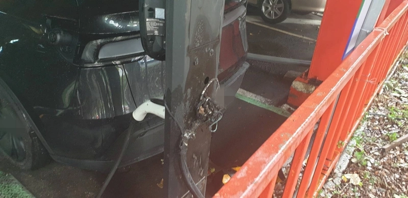北市建國高架橋下停車場火警　電動車充電樁起火