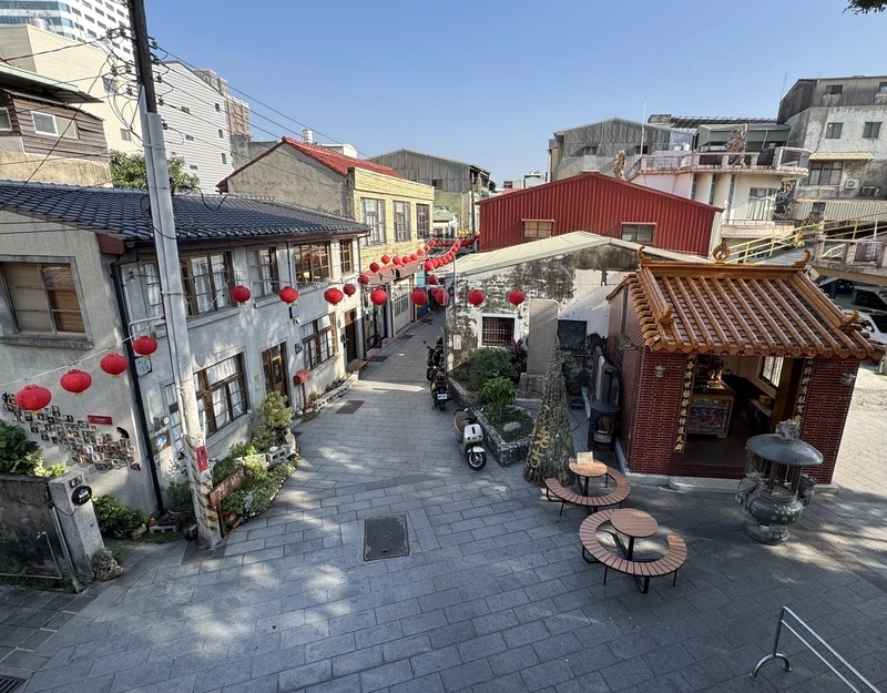 走進台南老古石街  徜徉石板街及特色小店