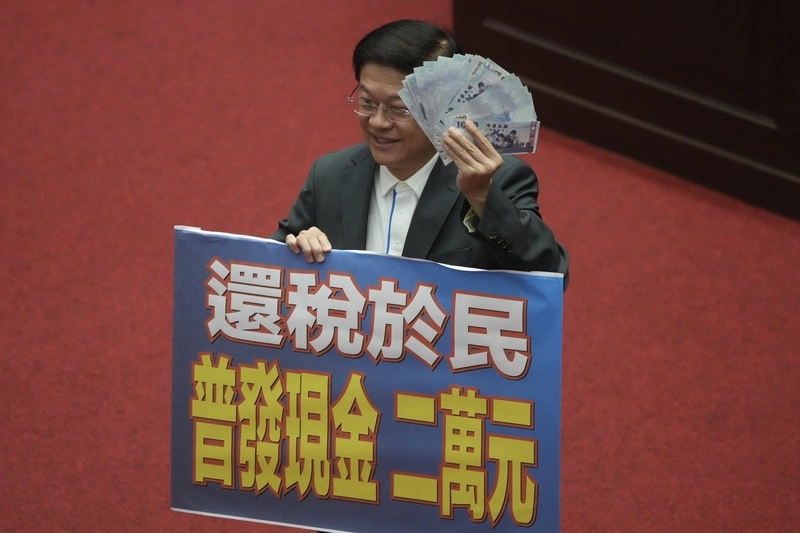 國民黨團提案普發現金加碼至2萬元　立法院逕付二讀