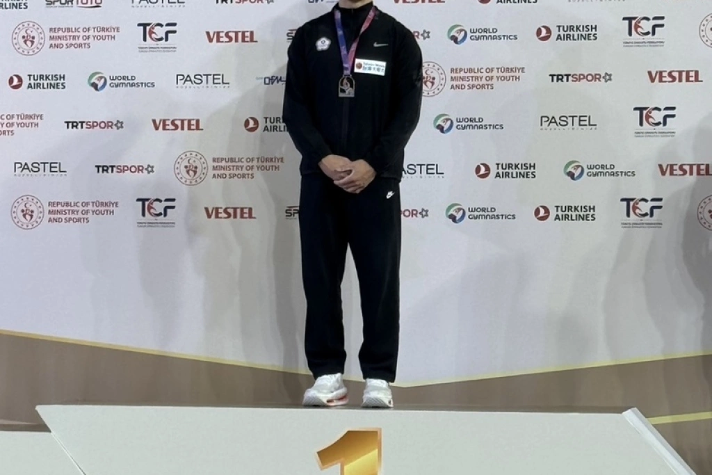 唐嘉鴻克服身體不適　體操世界盃連2站單槓摘金