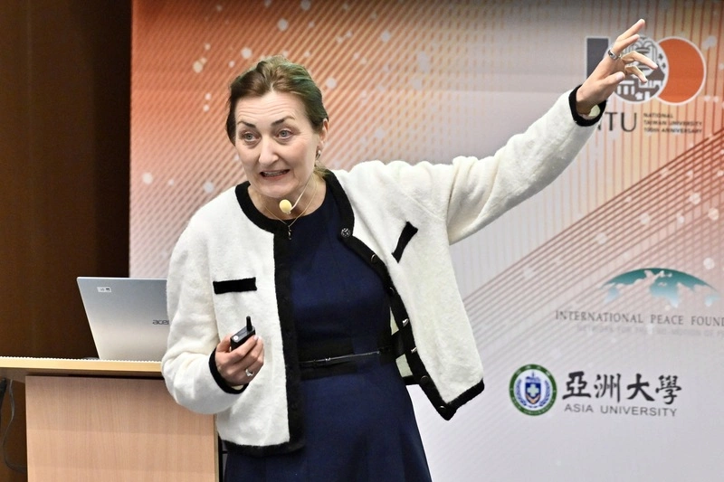 諾獎得主談神經疾病治療策略　籲理解大腦演算法