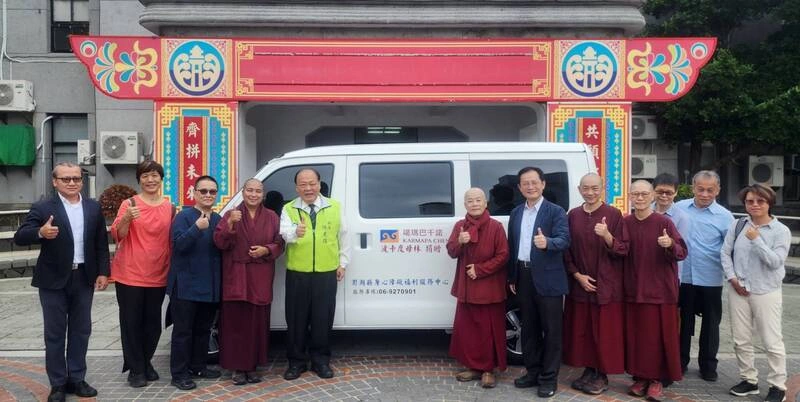波卡度母林佛學會捐贈澎湖身障交通服務車（1）